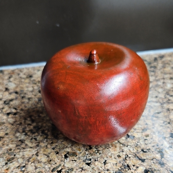 Elegant Wooden Apple Decor - Vintage - Picture 2 of 7